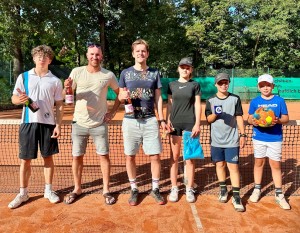 25-09-20 Siegerpodest Fußballtennis.web.jpg